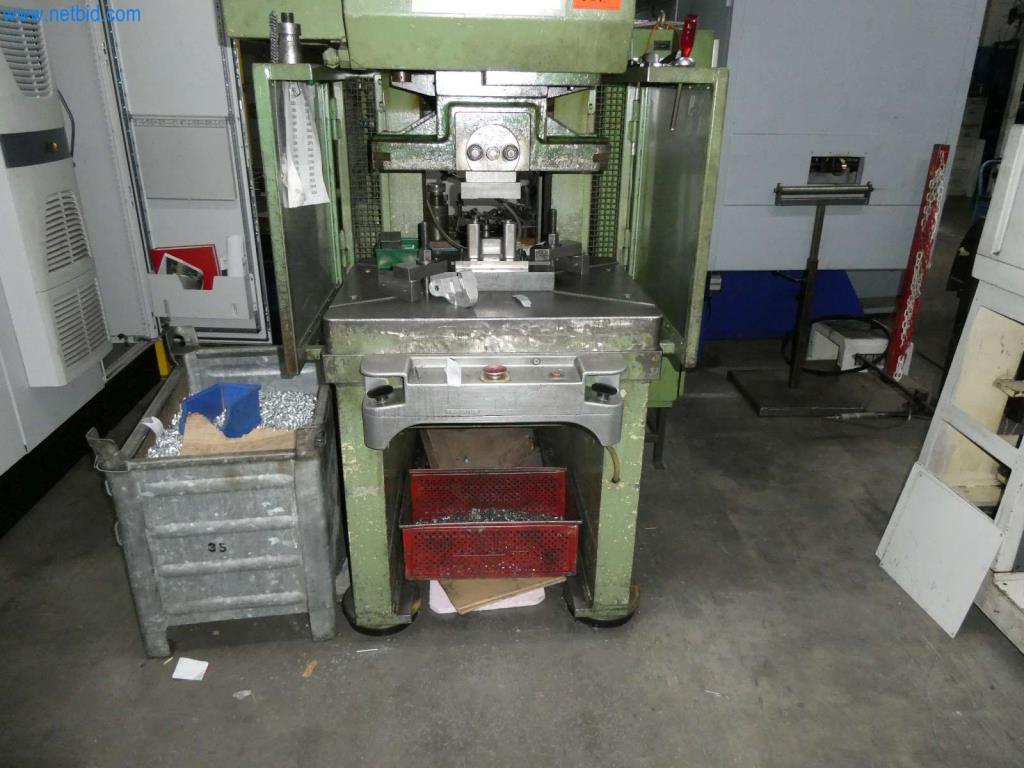 Obráběcí a děrovací stroje, lisy a příslušenství-4