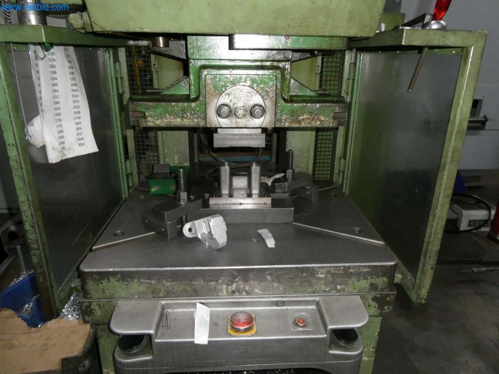 Obráběcí a děrovací stroje, lisy a příslušenství-6