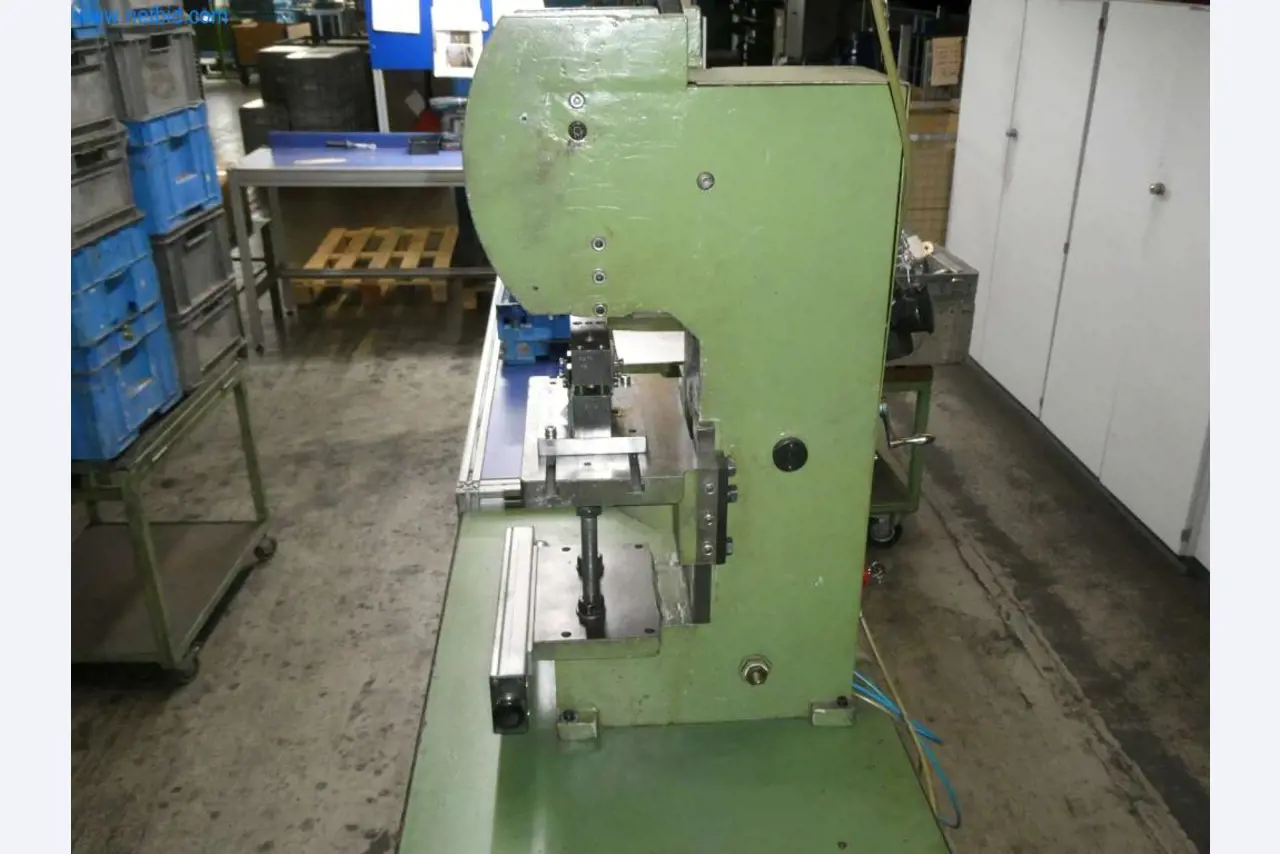 Obráběcí a děrovací stroje, lisy a příslušenství-4