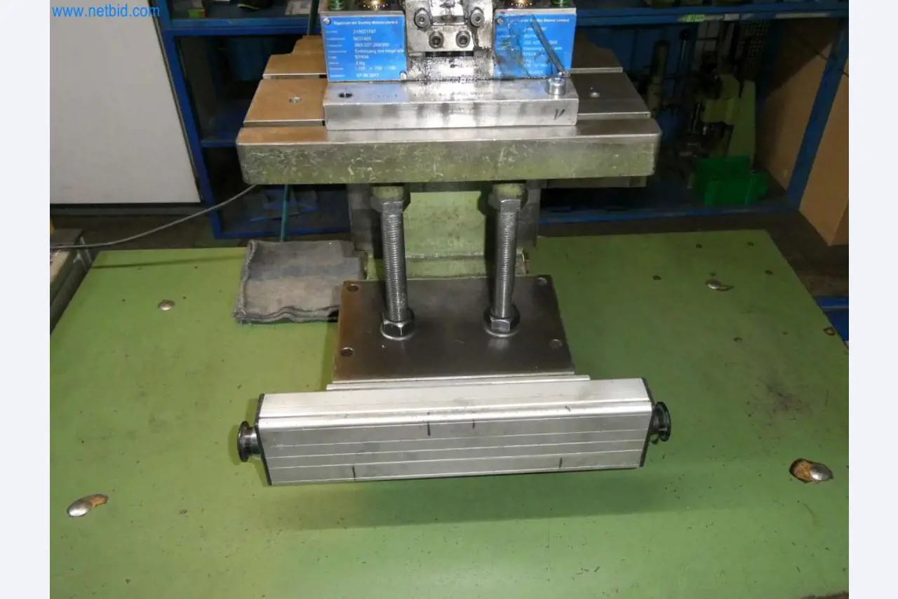 Obráběcí a děrovací stroje, lisy a příslušenství-5