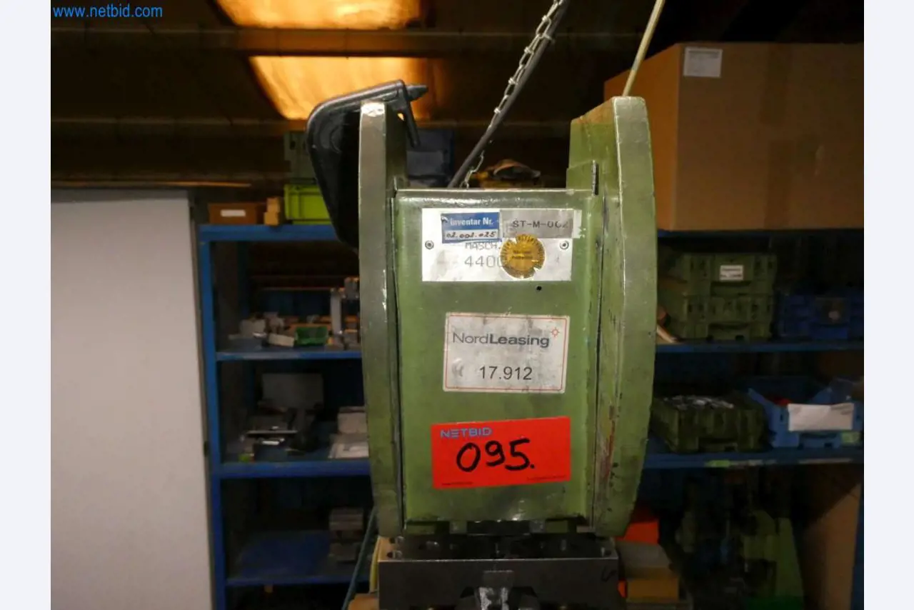 Obráběcí a děrovací stroje, lisy a příslušenství-6