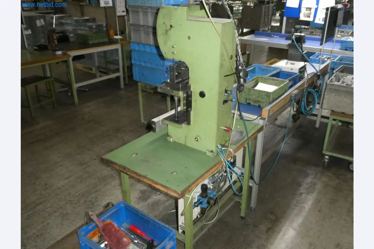 Obráběcí a děrovací stroje, lisy a příslušenství-7