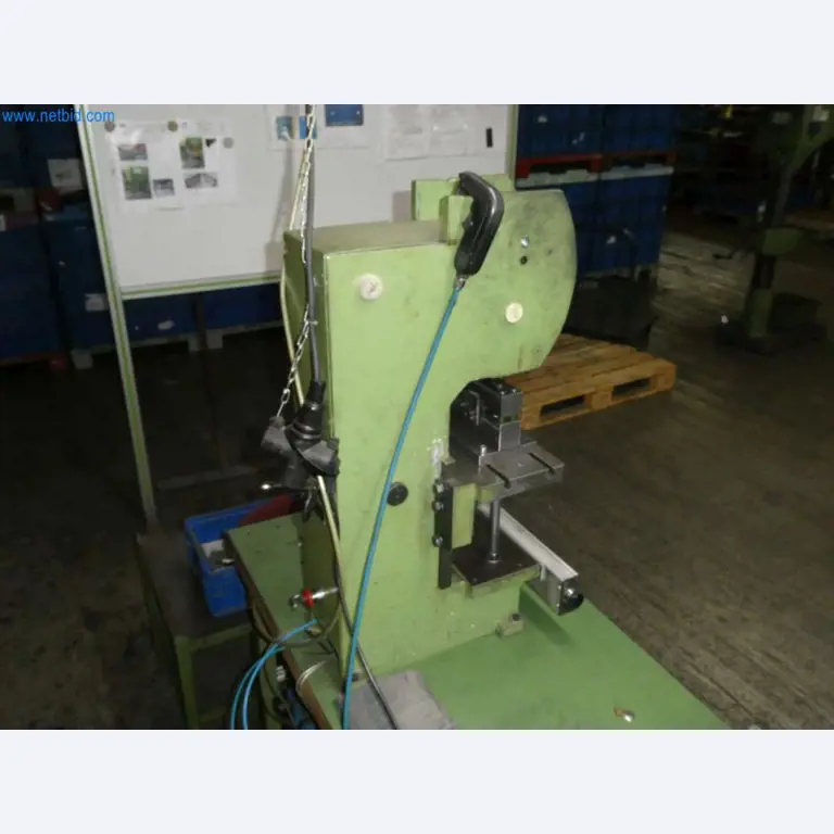 Obráběcí a děrovací stroje, lisy a příslušenství-9