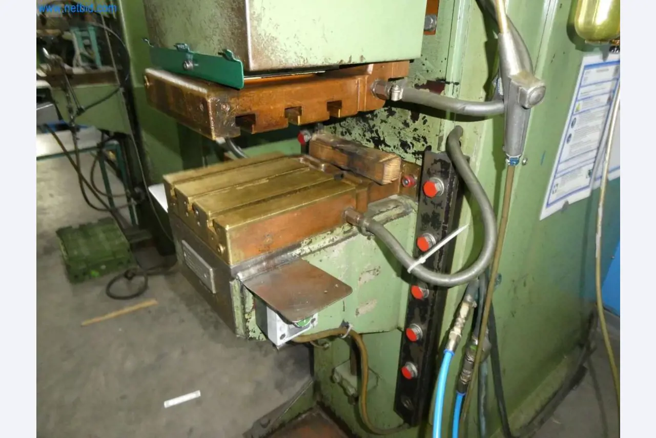 Máquinas-herramienta y punzonadoras, prensas y accesorios-11