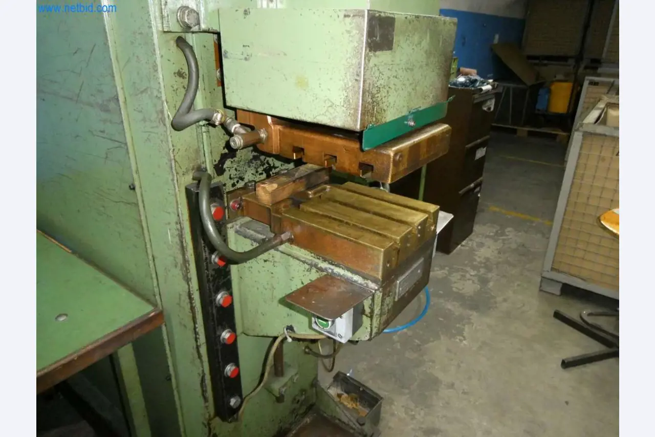 Máquinas-herramienta y punzonadoras, prensas y accesorios-12