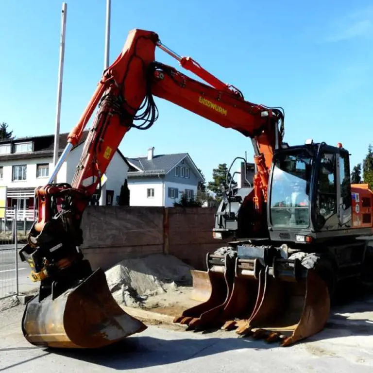 Pelle sur pneus Hitachi ZX140W-3