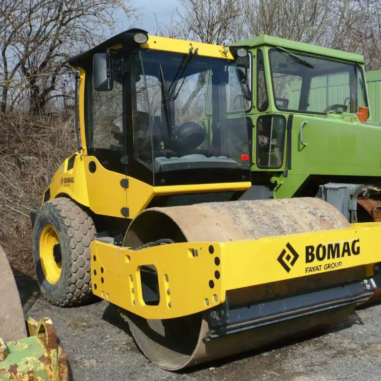 Vlak z rolerji Bomag BW 177 D-5