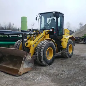 Kolesni nakladalnik New Holland W 110 B