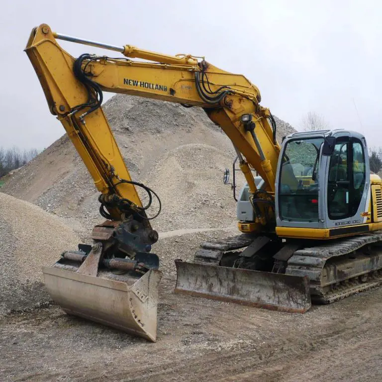 gosenični bager New Holland Kobelco E135SR-1ES