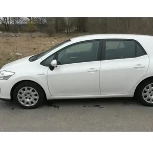 Večnamensko vozilo (Pozor: poznejša izdaja: 02/05/2016) Toyota Auris Hybrid (HE 15U)