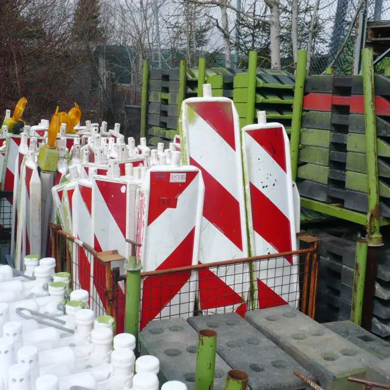 110 Balises de signalisation en plastique