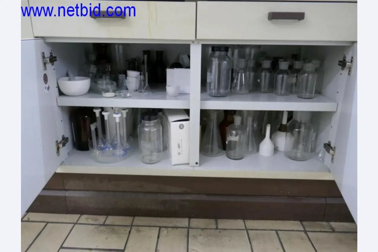 Vytlačovací technika, skladovací technika, strojírenství, vybavení dílen, soustruhy a frézky-1