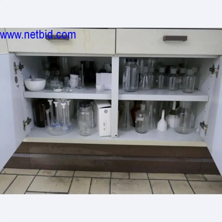 Vytlačovací technika, skladovací technika, strojírenství, vybavení dílen, soustruhy a frézky-1