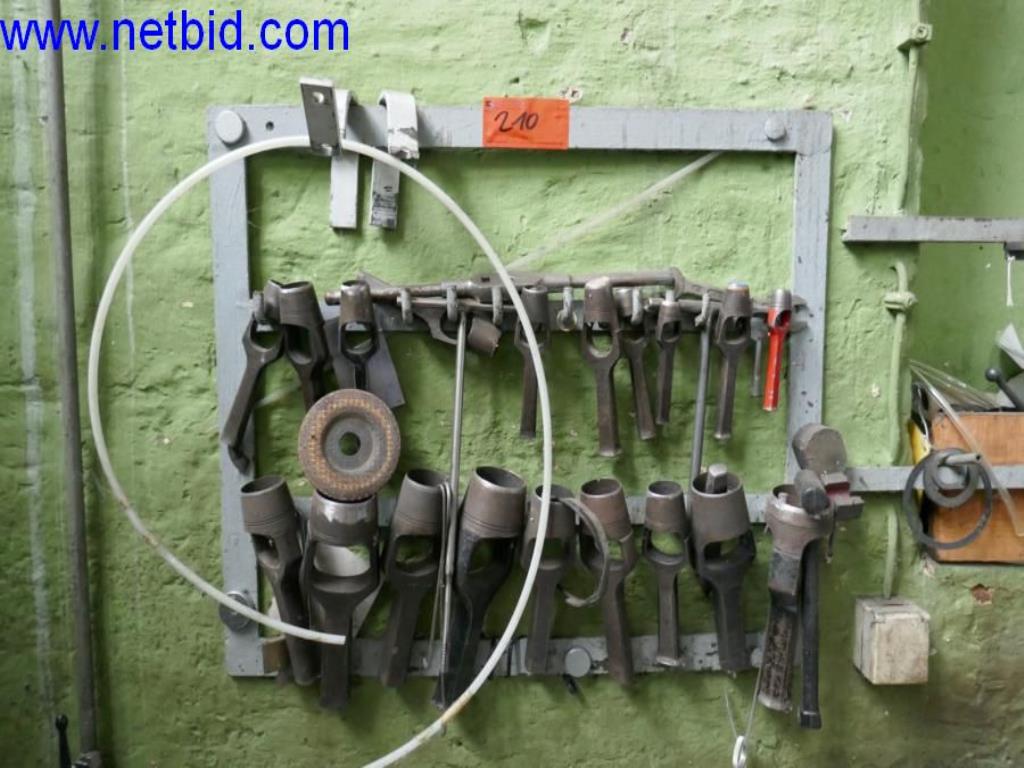 Vytlačovací technika, skladovací technika, strojírenství, vybavení dílen, soustruhy a frézky-9