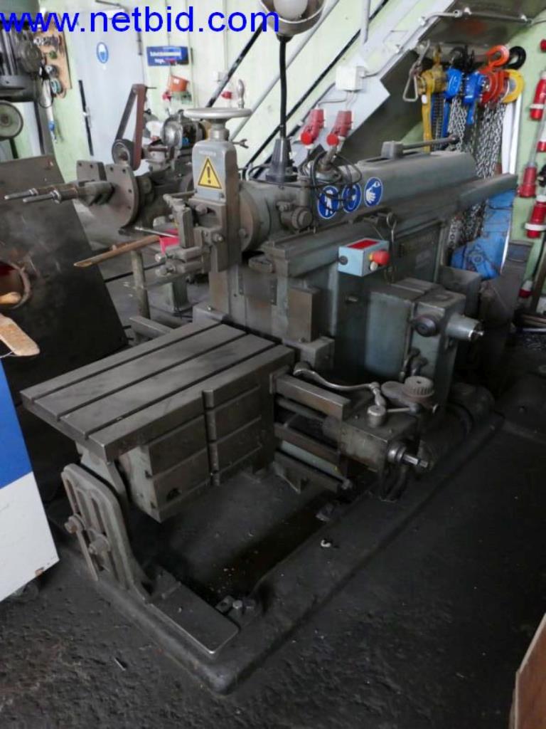 Vytlačovací technika, skladovací technika, strojírenství, vybavení dílen, soustruhy a frézky-1