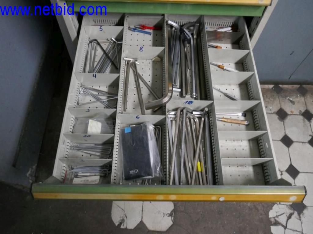 Vytlačovací technika, skladovací technika, strojírenství, vybavení dílen, soustruhy a frézky-8