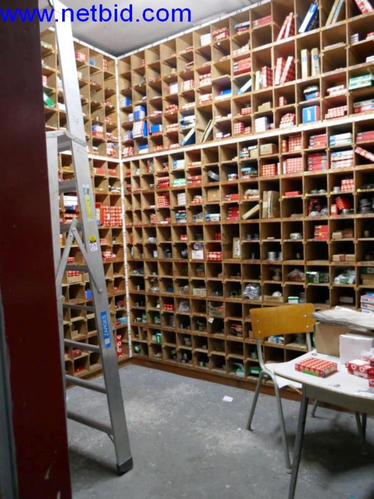 Vytlačovací technika, skladovací technika, strojírenství, vybavení dílen, soustruhy a frézky-1