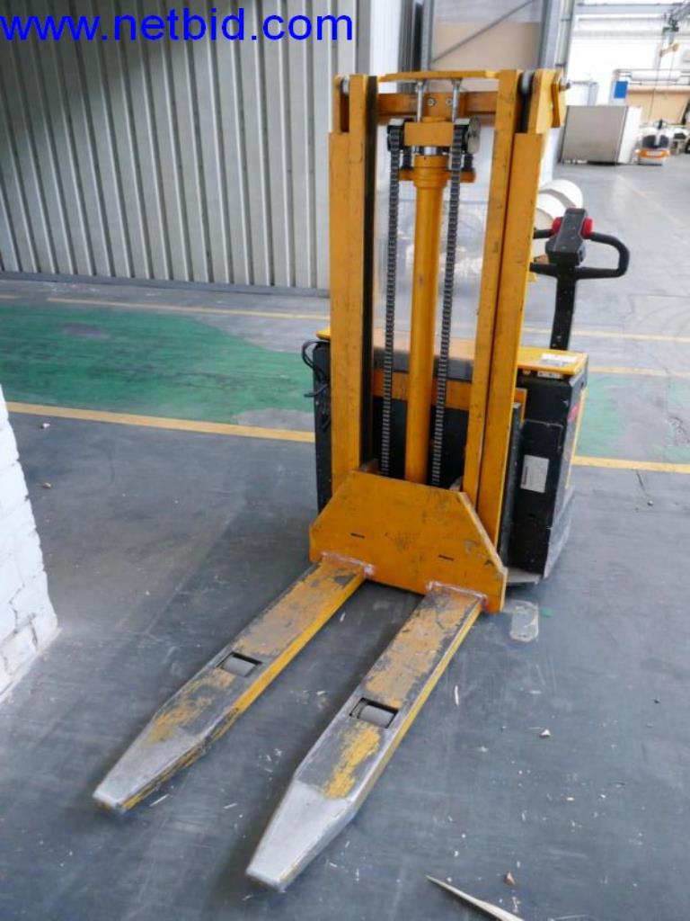 Vytlačovací technika, skladovací technika, strojírenství, vybavení dílen, soustruhy a frézky-1