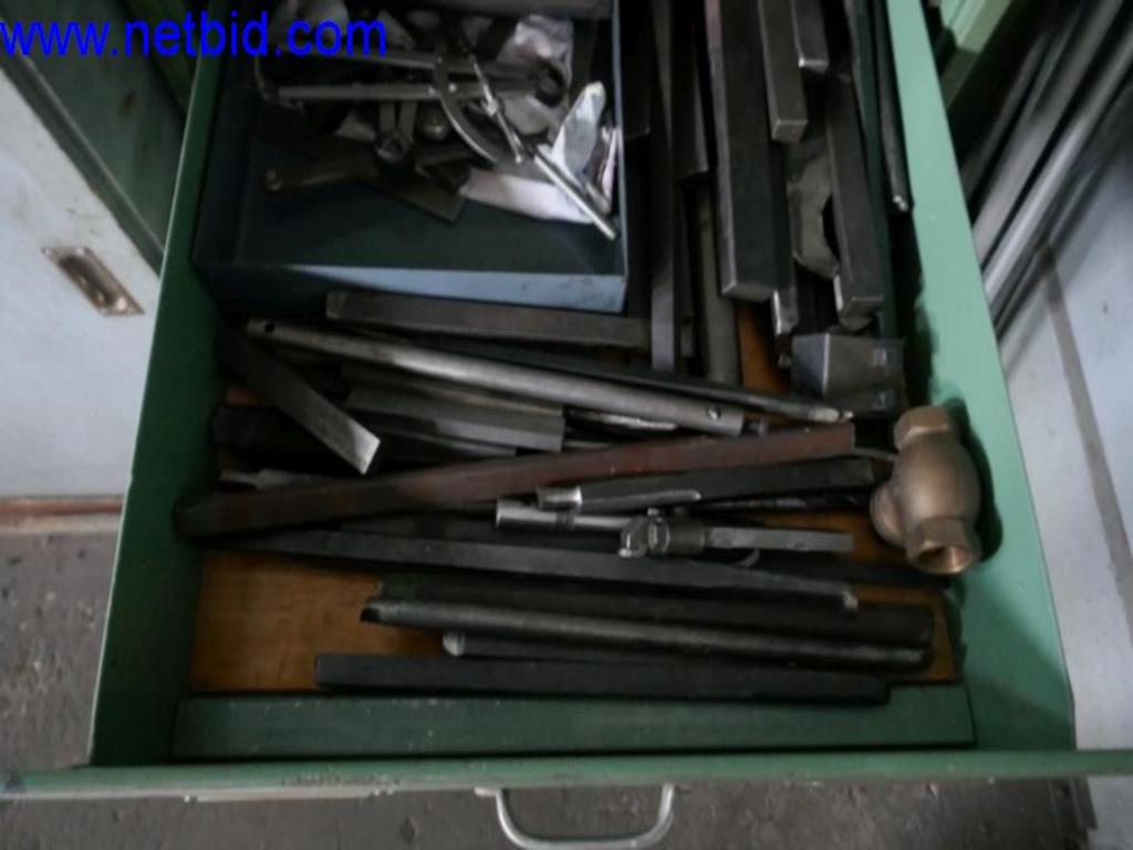 Vytlačovací technika, skladovací technika, strojírenství, vybavení dílen, soustruhy a frézky-9