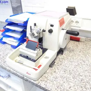 Microtome rotatif Leica RM 2235