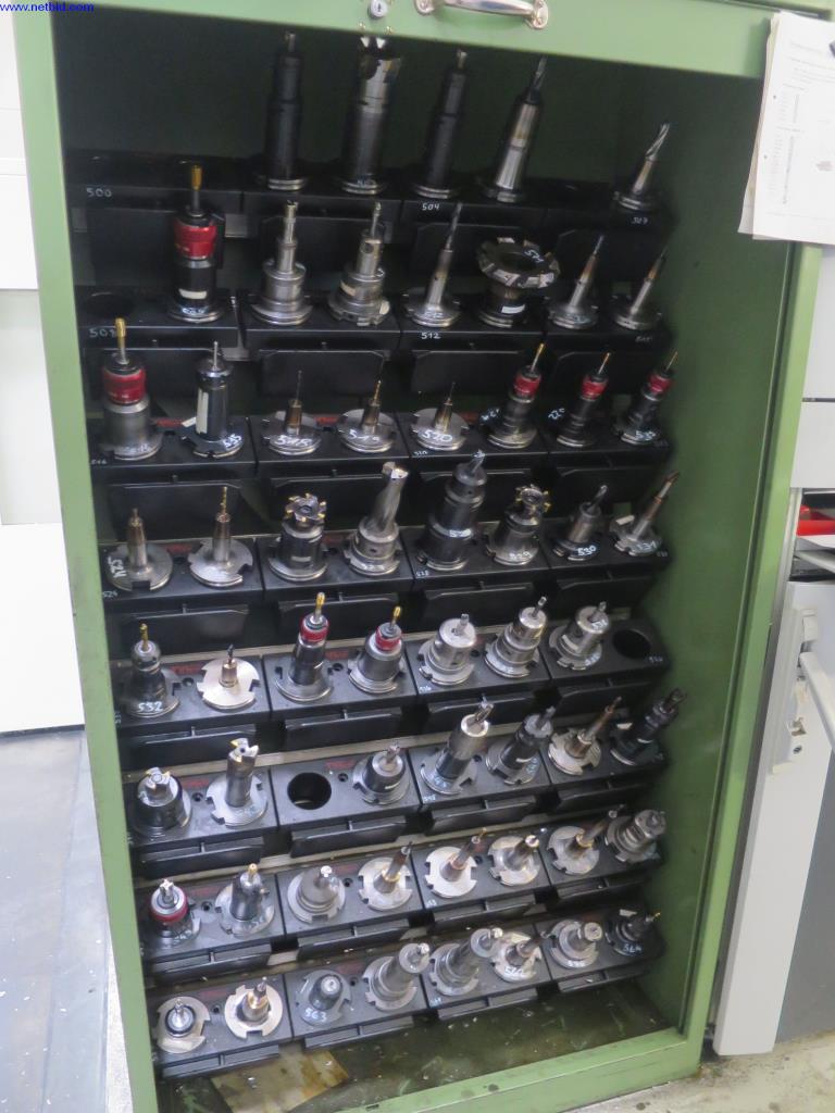 High precision milling machines with a large capacity-1