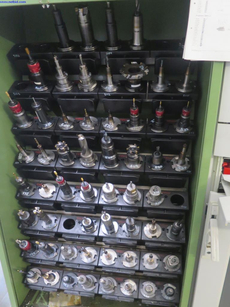 High precision milling machines with a large capacity-2