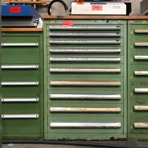 4 Telescopic drawer cabinets