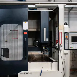 Máquina de electroerosión por penetración CNC Makino EDNC 43