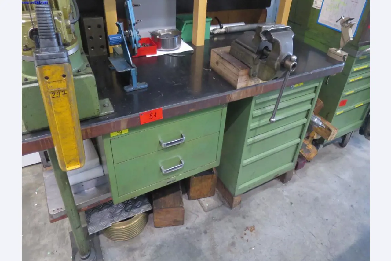 High precision milling machines with a large capacity-1