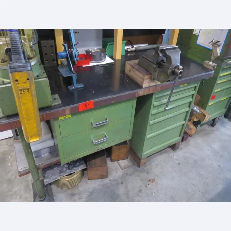 High precision milling machines with a large capacity-1