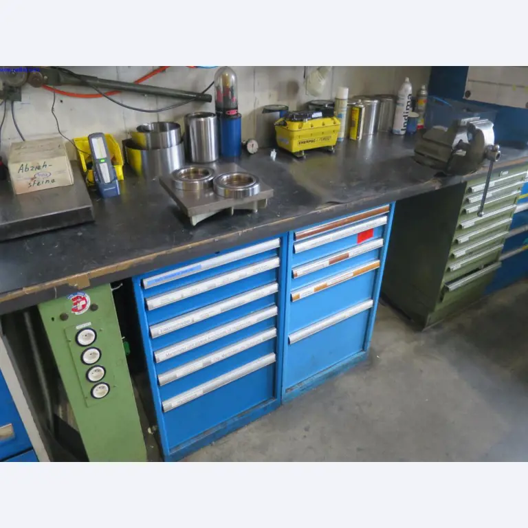 High precision milling machines with a large capacity-3