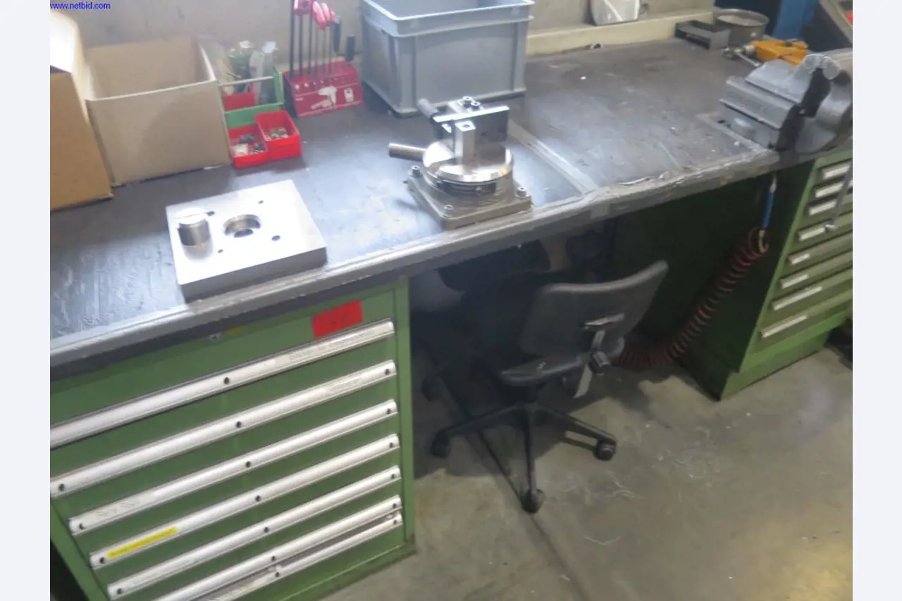 High precision milling machines with a large capacity-6
