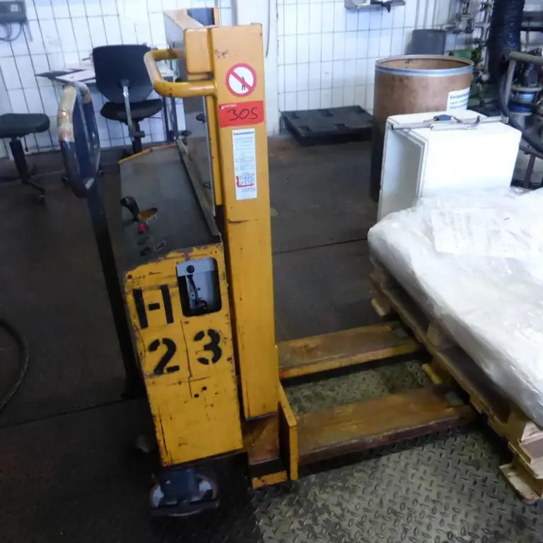 Electric forklift truck -defective- Still R60-16