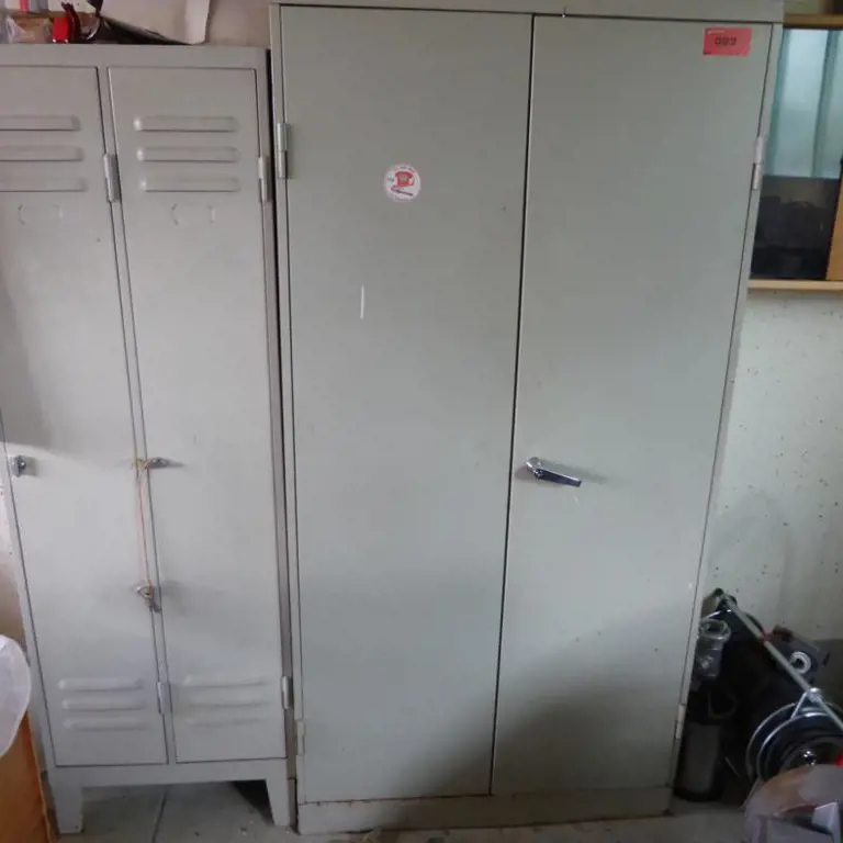 Sheet steel locker