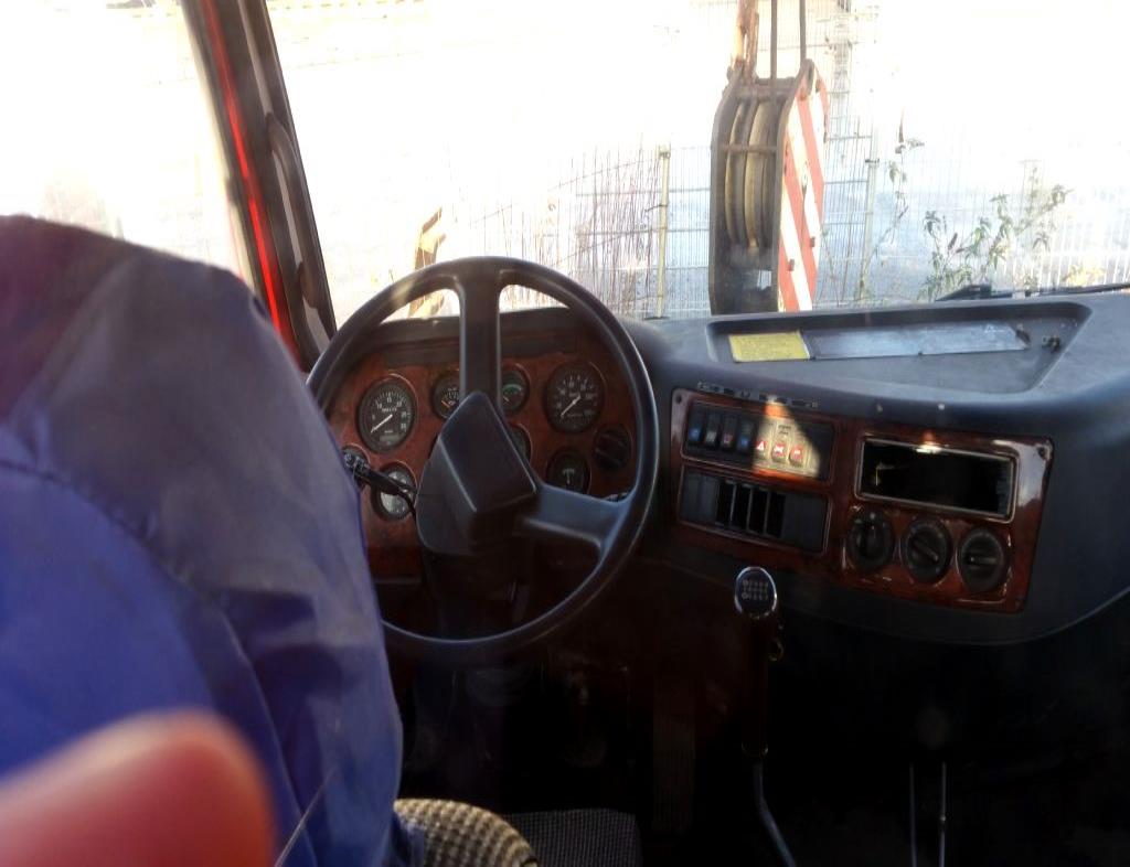 crane vehicles and industrial trucks -11