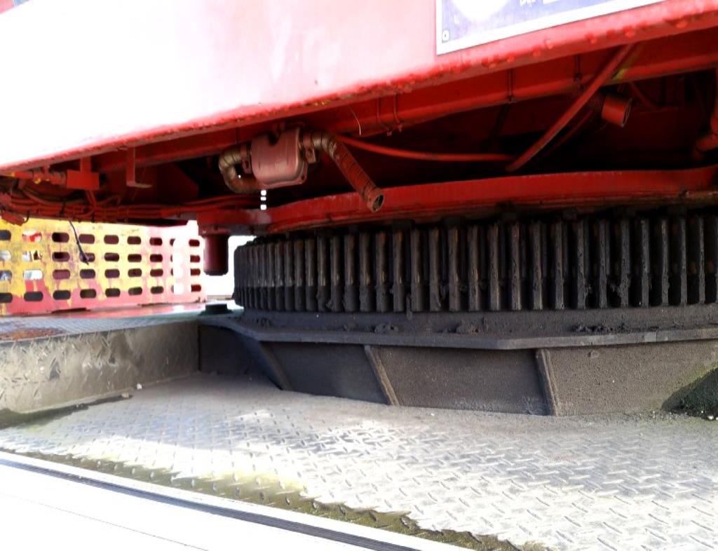 crane vehicles and industrial trucks -18