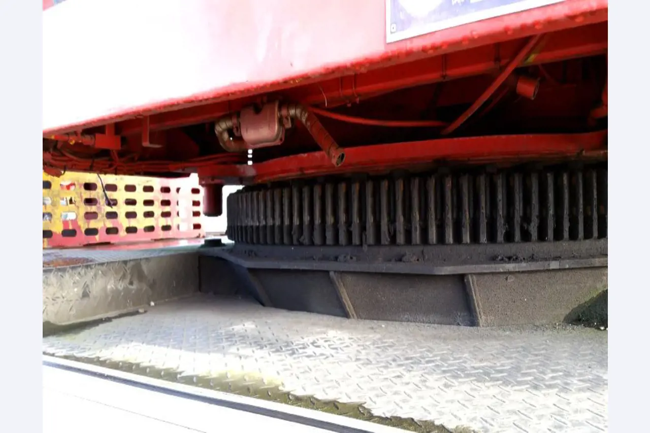 crane vehicles and industrial trucks -18