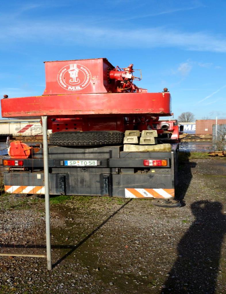 crane vehicles and industrial trucks -23