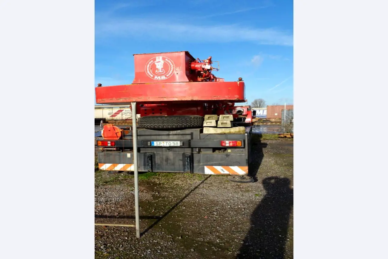 crane vehicles and industrial trucks -23