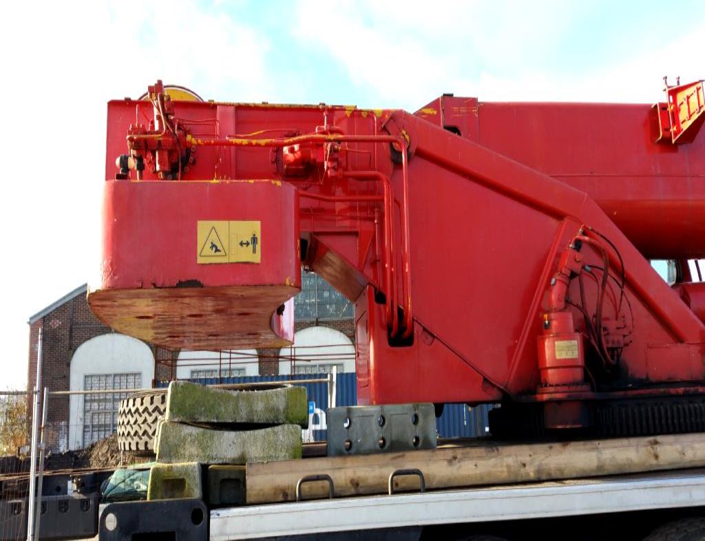 crane vehicles and industrial trucks -24