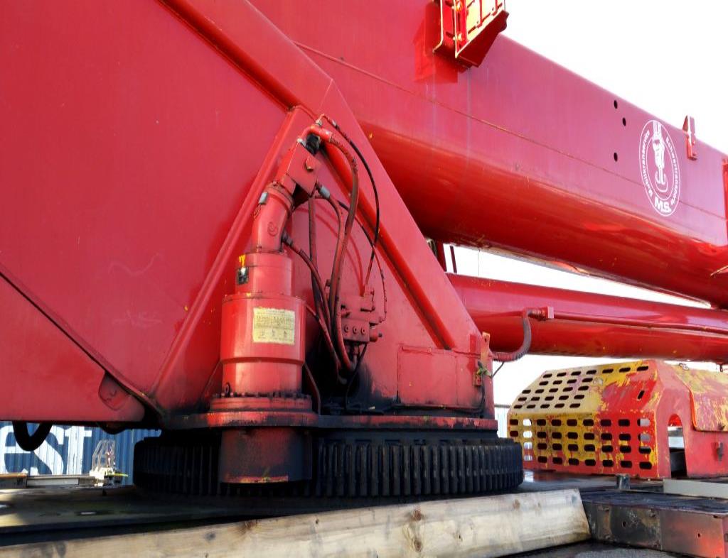 crane vehicles and industrial trucks -25