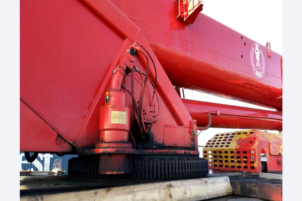 crane vehicles and industrial trucks -25