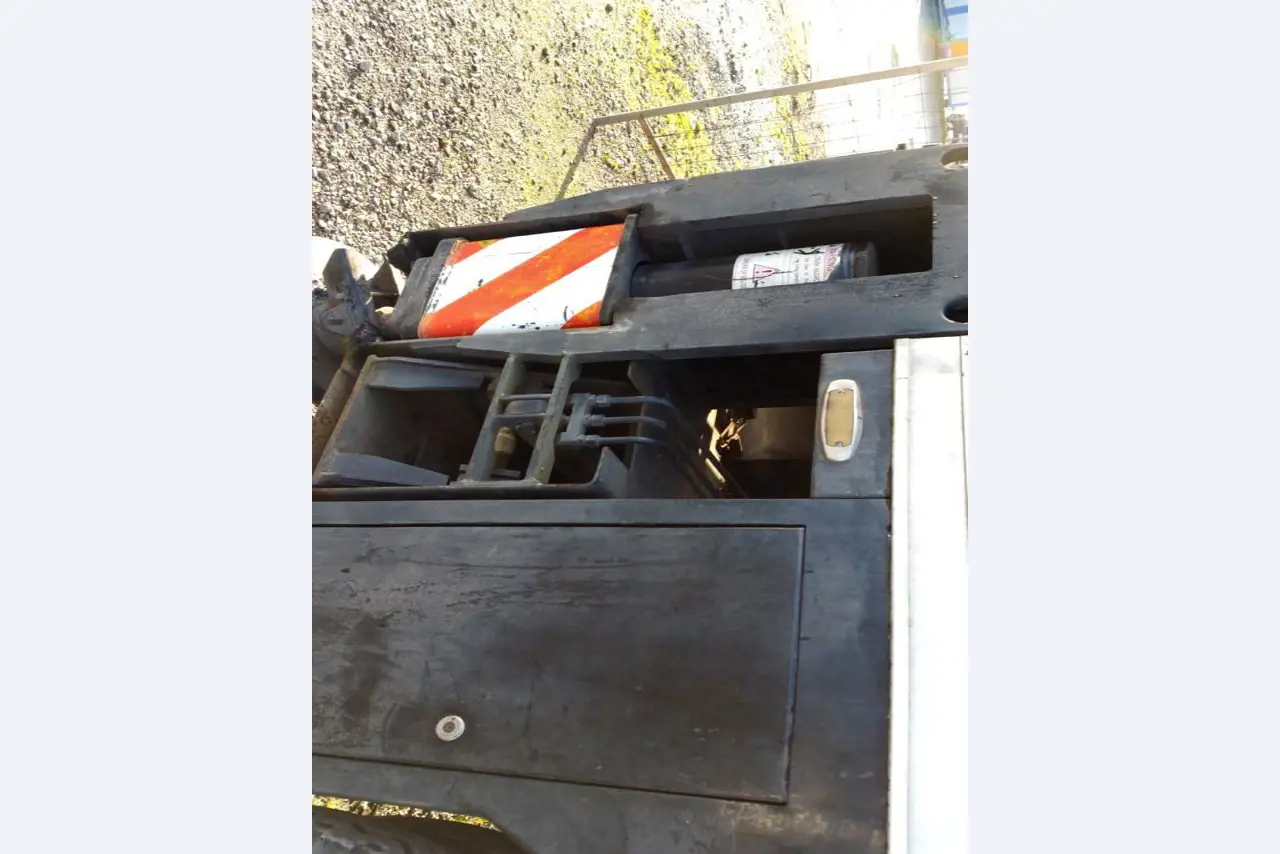 crane vehicles and industrial trucks -26