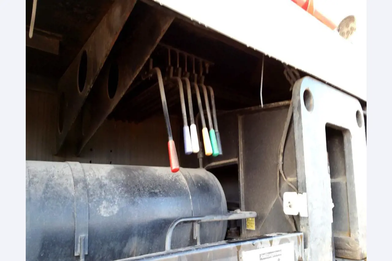 crane vehicles and industrial trucks -28