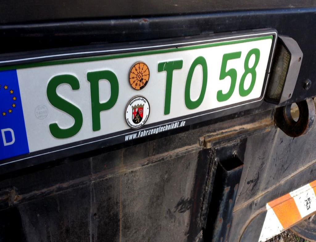 crane vehicles and industrial trucks -33