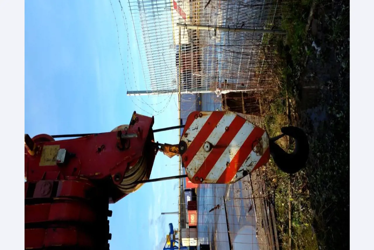 crane vehicles and industrial trucks -40