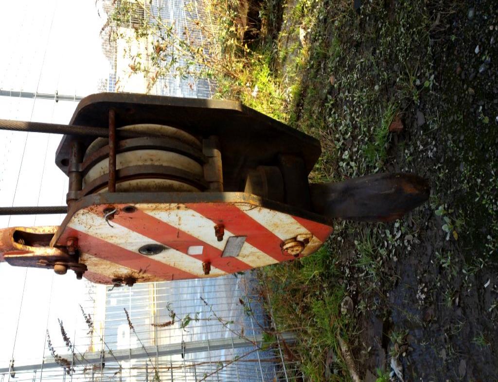 crane vehicles and industrial trucks -41