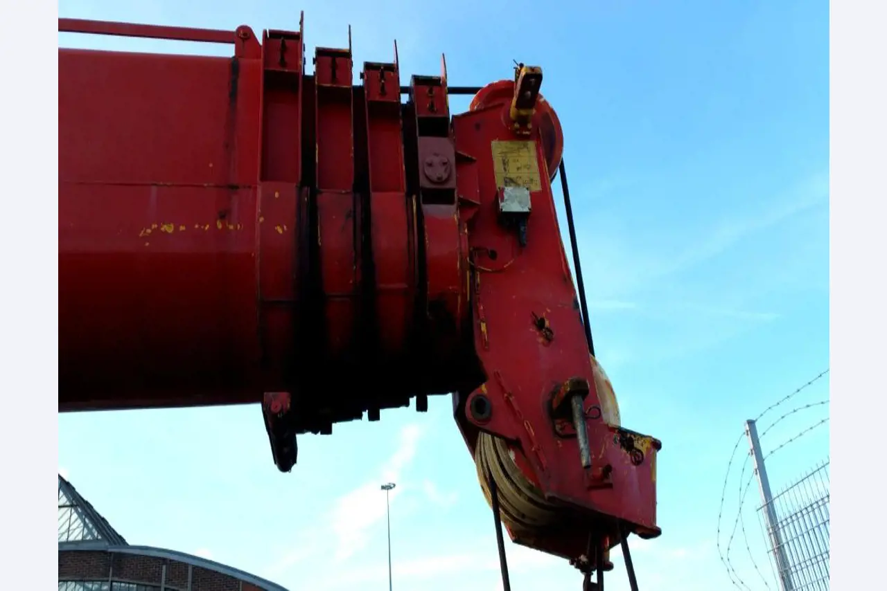 crane vehicles and industrial trucks -53
