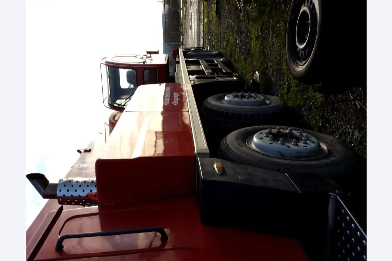 crane vehicles and industrial trucks -54