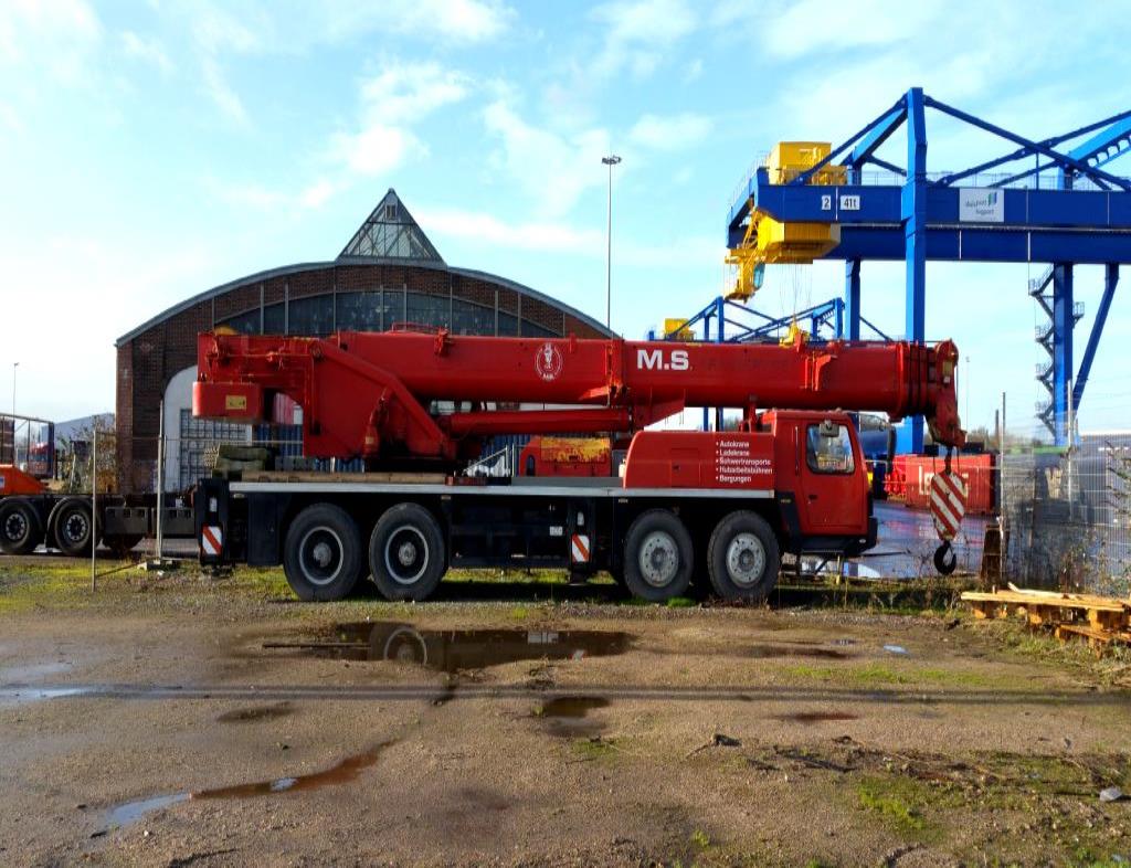 crane vehicles and industrial trucks -4